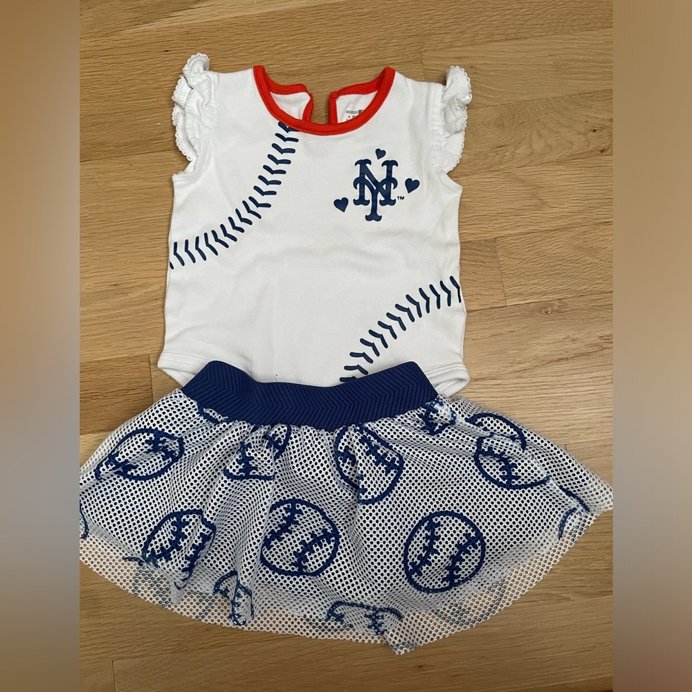 Worn once Mets baby girl/toddler skirt matching outfit size 12 mo w/new headband